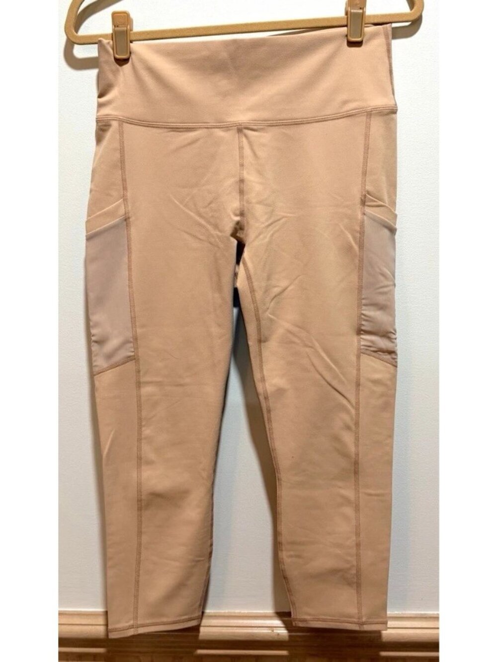 NWT ~ Fabletics PowerHold Mila High-Waist Pocket Capri Leggings Peach/Tan ~ Lg
